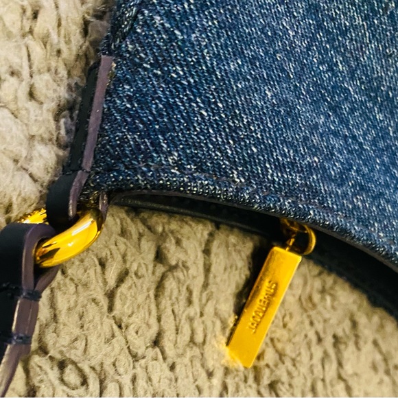 Authentic Jacquemus
Le Bisou shoulder bag - Picture 4 of 7